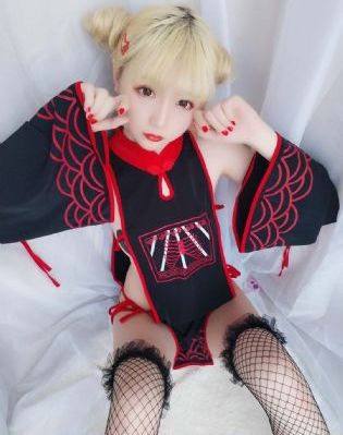 漂亮女教师在床